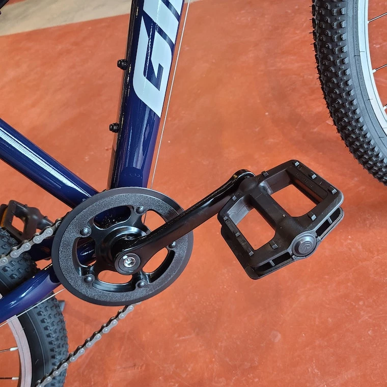 Giant We Ship! XtC Jr 24 Lite Eclipse 2022 4 Giant We Ship! XtC Jr 24 Lite Eclipse 2022 - Image 2