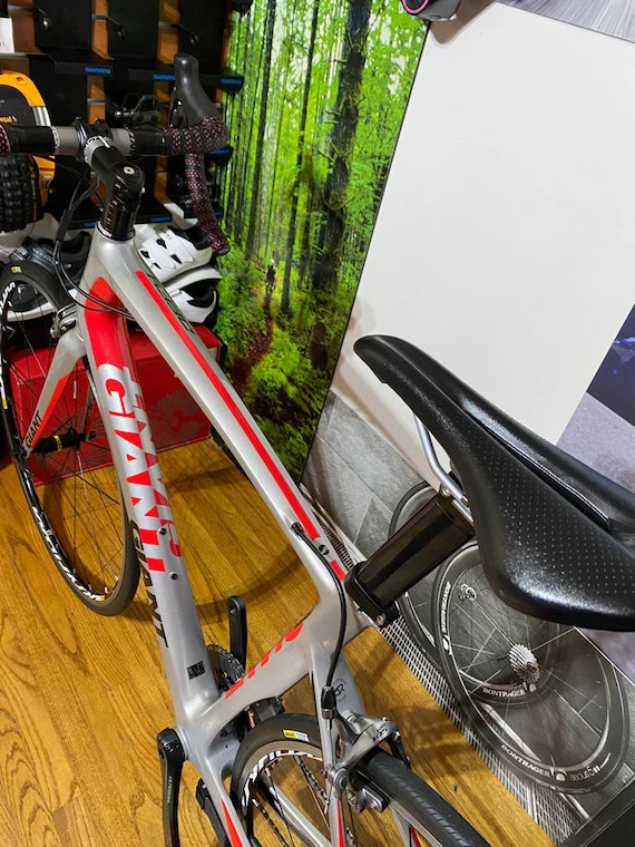 Giant Defy with Ultegra Di2 12 Giant Defy with Ultegra Di2 - Image 10