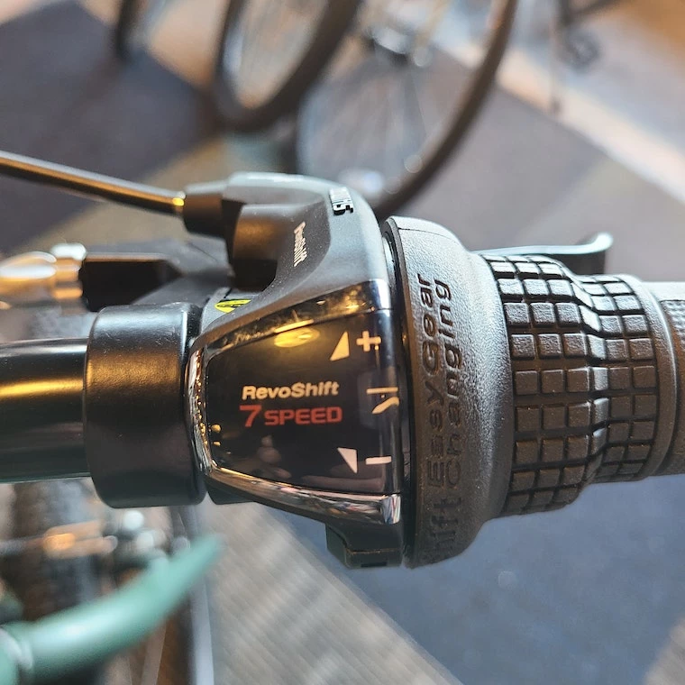 Giant We Ship! XtC Jr 24 Lite Trekking Green 2021 7 Giant We Ship! XtC Jr 24 Lite Trekking Green 2021 - Image 5