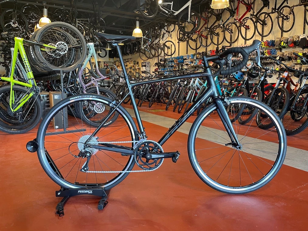 Giant Contend 3 Claris - Cold Iron 2022 3 Giant Contend 3 Claris - Cold Iron 2022